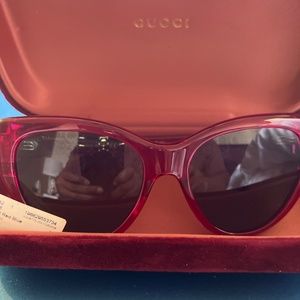 Gucci cat eye shades and fuchsia pink gold emblem complete with case and sleeve